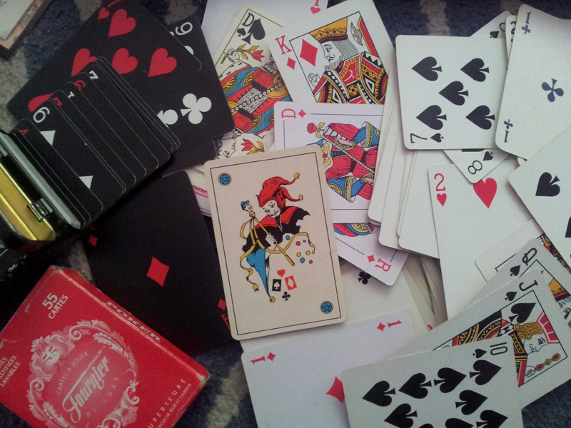 Playing cards © g4ll4is CC BY-SA 3.0 http://bit.ly/2sxfFtR via Wikimedia Commons