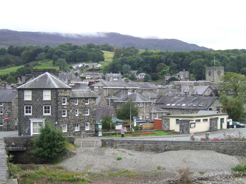 Dolgellau, where Theresa May went for the fateful walk which inspired her to call a snap general election, image by Shadow Shift, published in the public domain.